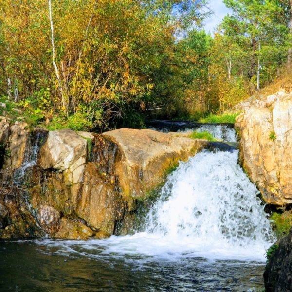 Невероятно красивые водопады Кемеровской области летом